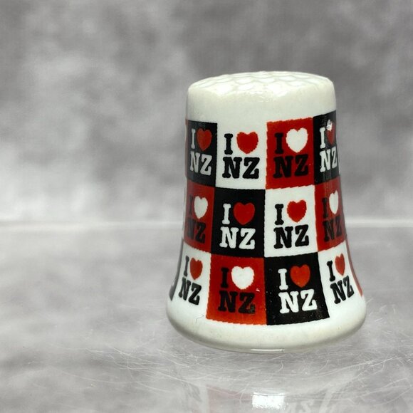 Ceramic "I Love NZ" Souvenir Thimble With Black & Red Checkered Design - Picture 3 of 10
